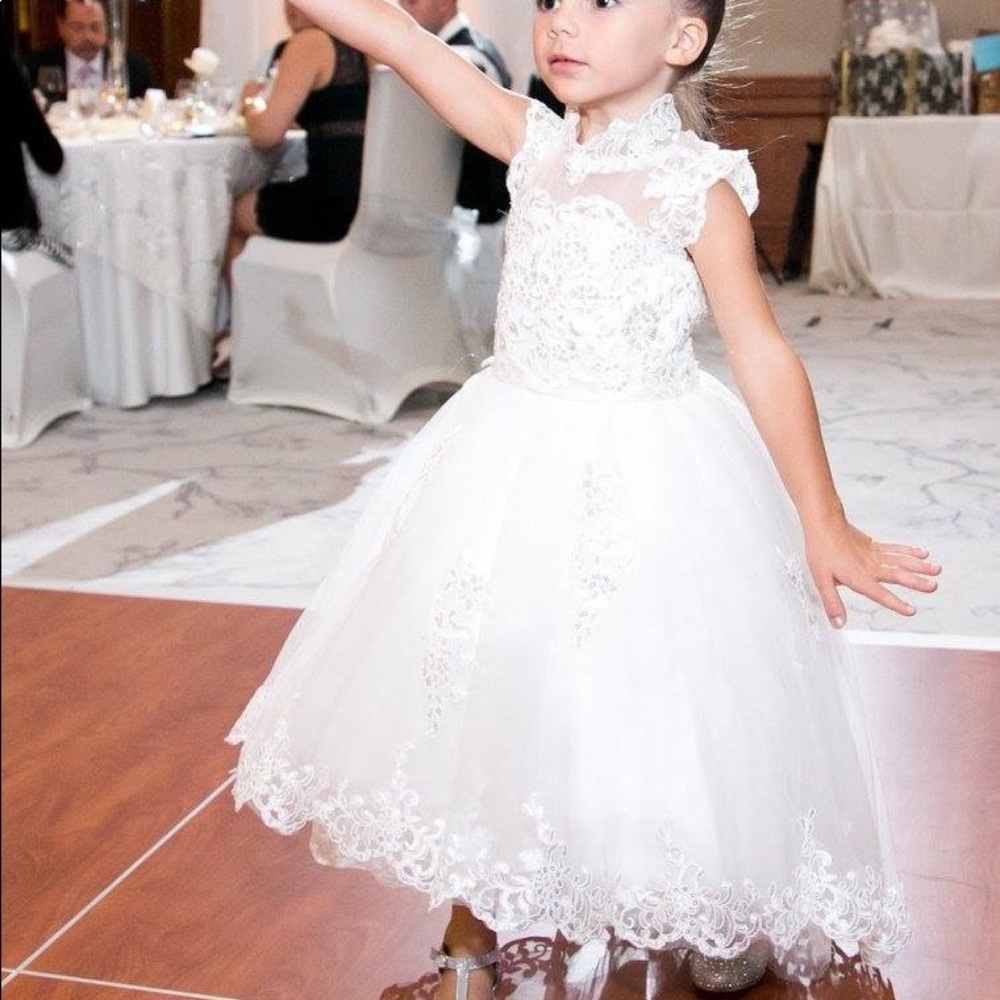 $65😍Gorgeous white dress with beats🌟